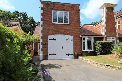 Poole House | Middle Chine - Beautiful Garden and Spacious Living Space