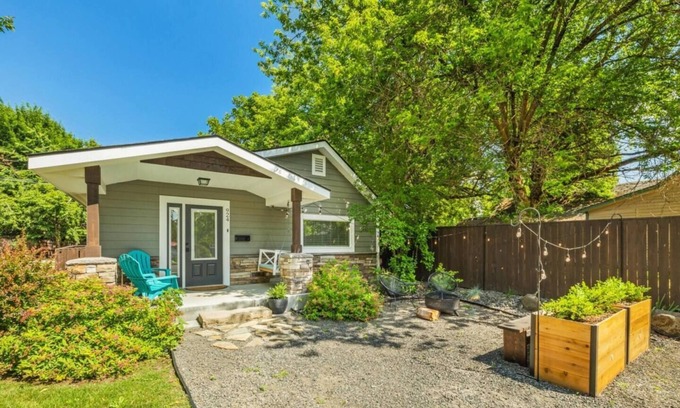 Coeur d'Alene House | Midtown Bungalow, 3 blocks to shops & dining!