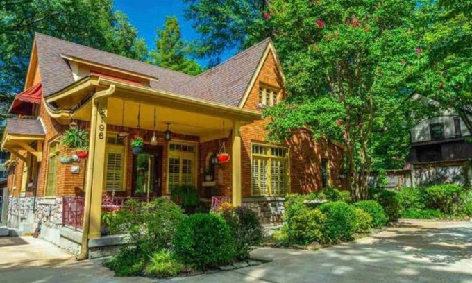Midtown House | Midtown Bungalow - Walk to Overton Square