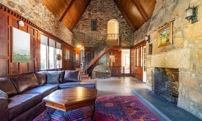 Columbus House | Midtown Castle! Modern & Regal - Royal in Columbus