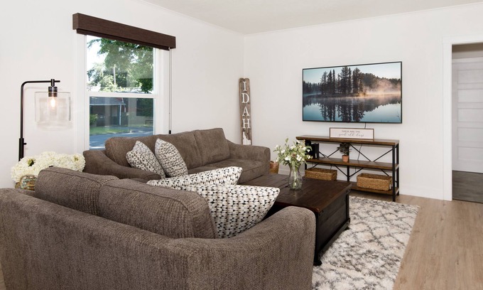 Coeur d'Alene House | Midtown Coeur d'Alene 2 Bedroom Retro Charmer