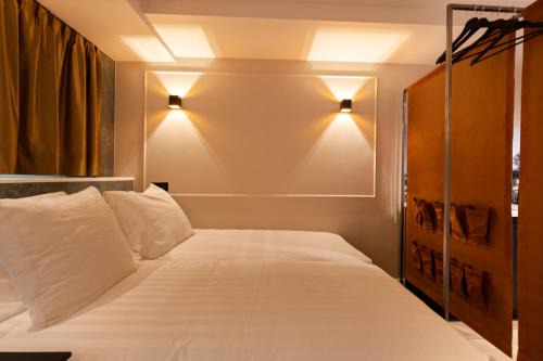 Amsterdam West Apartment | Midtown Hotel Royal Room