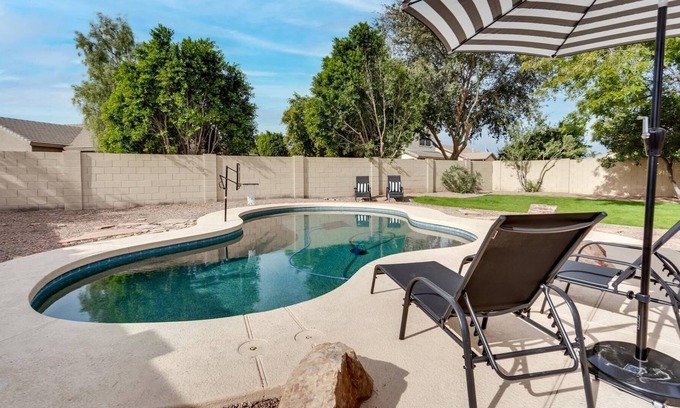 Greenfield Lakes House | Midweek Reduced Feb-Mar | 6BR Gilbert Home w/Pool & Pool Table | Sleeps 14 | Near Bell Bank Park