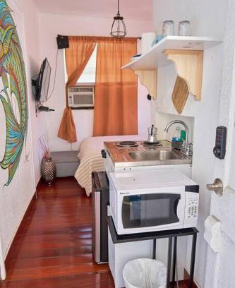 East Little Havana Apartment | Migue´s Tiny Miami Alcove