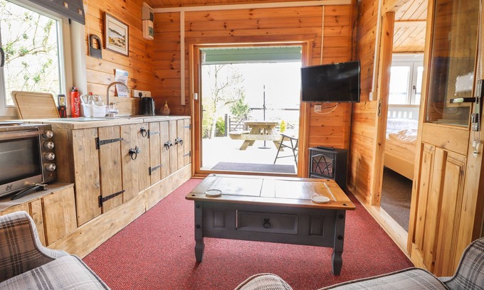 Haverfordwest Cottage | MILL CABIN DENANT, pet friendly, with a garden in Haverfordwest
