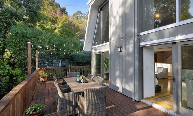Tamalpais-Homestead Valley House | Mill Valley Chalet - Sunny & Private - Deck, Views, Putting Green, Trails, Tub
