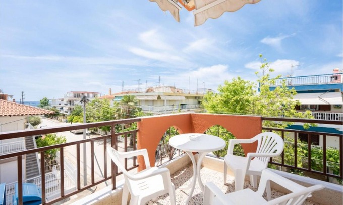 Paralia Dionysiou House | Milonas House Apartments