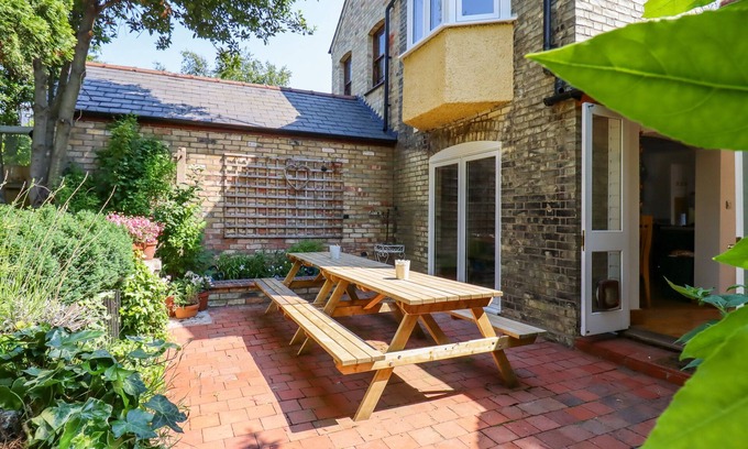 Cambridge House | MILTON ROAD (CITY END), with open fire in Cambridge, England