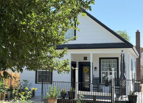 Downtown Reno House | Min From Unr, Downtown & Hospitals Ev Charger