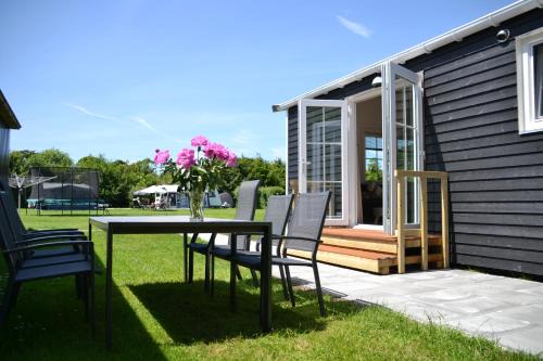 Oostkapelle Ski Chalet | Minicamping Shalom