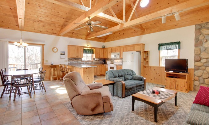 Breezy Point Cabin | Minnesota Cabin Rental: 3 Mi to Pelican Lake!