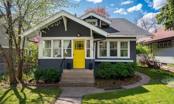Macalester - Groveland House | MINNeSTAY* Grand Residence