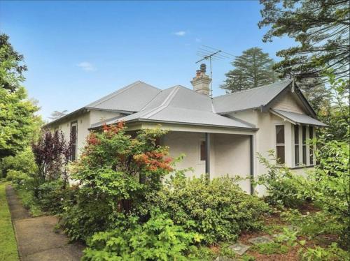 Leura House | Mintie Cottage on Leura Mall