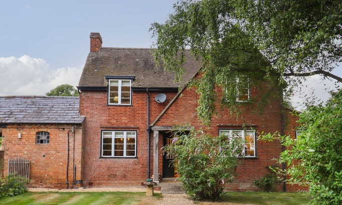 Quedgeley Cottage | MINTON COTTAGE, family friendly, with open fire in Lower Quinton