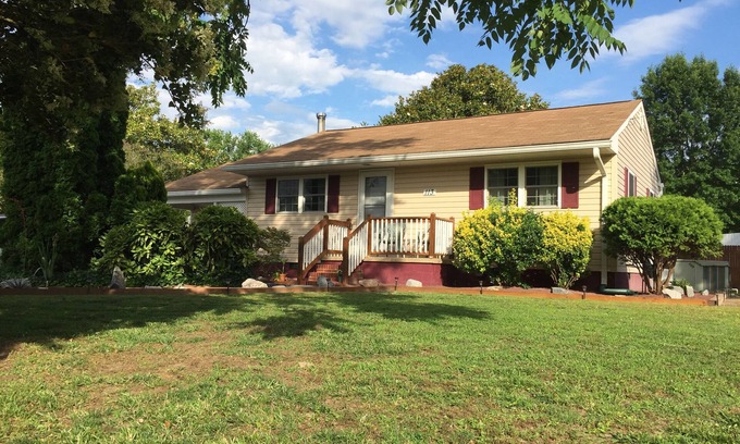 Williamsburg House | Minutes from Busch Gardens-Water Country-Colonial Williamsburg-William&Mary