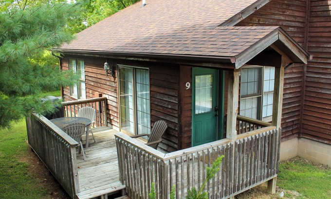 Makanda Cabin | Minutes from Giant City - SIU - Shawnee Winetrail - Shawnee Forest - Cedar Lake