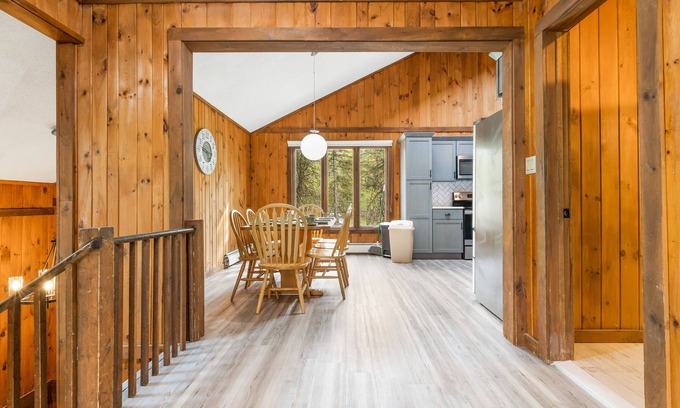 West Dover Ski Chalet | Minutes from gorgeous Mount Snow: Chalet with Hot Tub, Sauna, Game Room