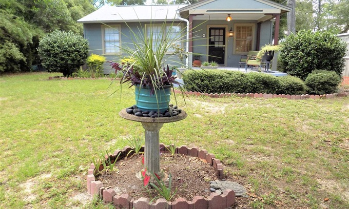 Pensacola Cottage | Minutes from marinas, downtown, bases and more!