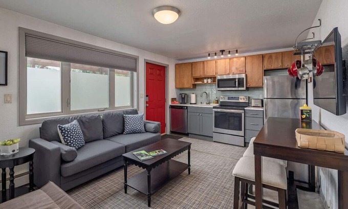 Spenard House | Minutes from the Airport! Northwood Nest 1BDR