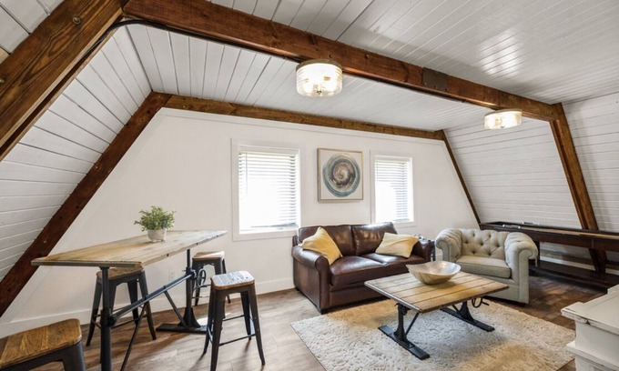 Ono Island House | Minutes from the Beach! A-Frame at The Point