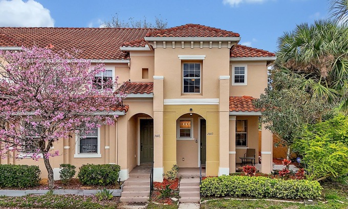 Howey-in-the-Hills House | Minutes to Magic! Walt Disney World Awaits