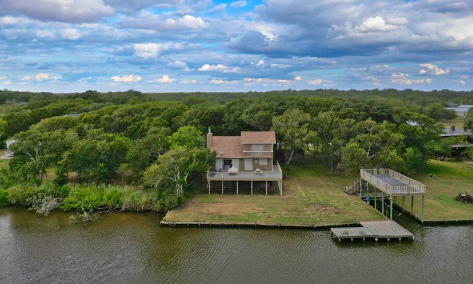 Cedar Lane House | Minutes to the Beach! Family friendly House with lots of fishing oppurtunity!