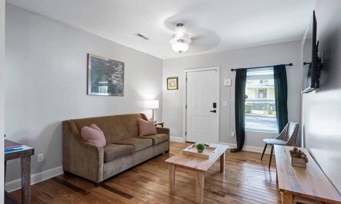 Chattanooga House | Minutes to the Zoo & Downtown! - McCallie Dugout