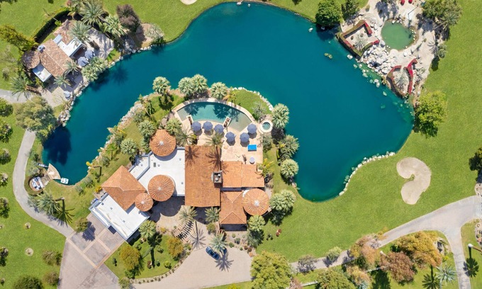 Coachella Villa | Mirabella by AvantStay | Private Lake + Kayaks & Paddle Boating!