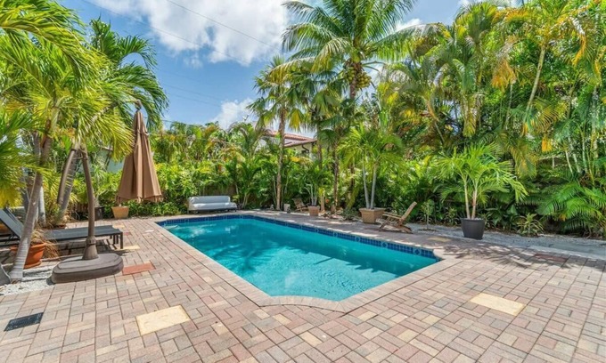 Northwood Shores House | Miramar Villa by Rove Travel | Heated Pool, Beach