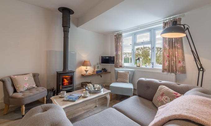 Port Isaac House | Miss Fishers is a charming two bedroom cottage close to Port Isaac.