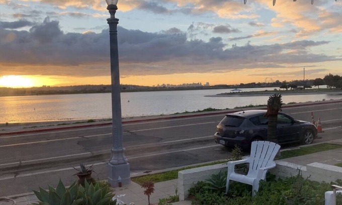 Crown Point Cottage | Mission bay cottage on the water with views of Downtown San Diego