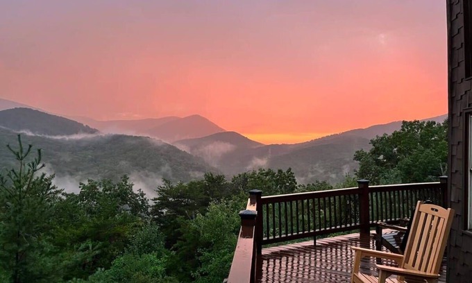 Cherry Log Cabin | Misty Mtn Hideaway| Soak + Stargaze w/Epic Views