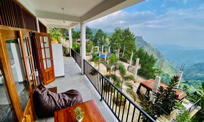 Ella Cabin | Misty peak view