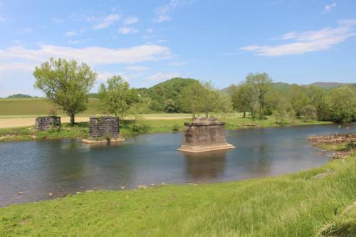 Elizabethton House | Misty Waters Getaway