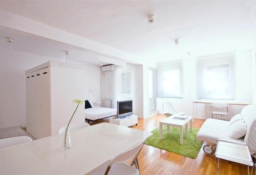 Novi Beograd Apartment | Miu Arena Apartment
