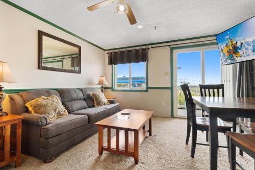 Snowshoe Apartment | ML240 Mountain Views Next to slopes Gated Parking