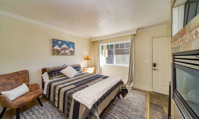 South Lake Tahoe Hotel | MML Queen ADA (Multi- Listings)