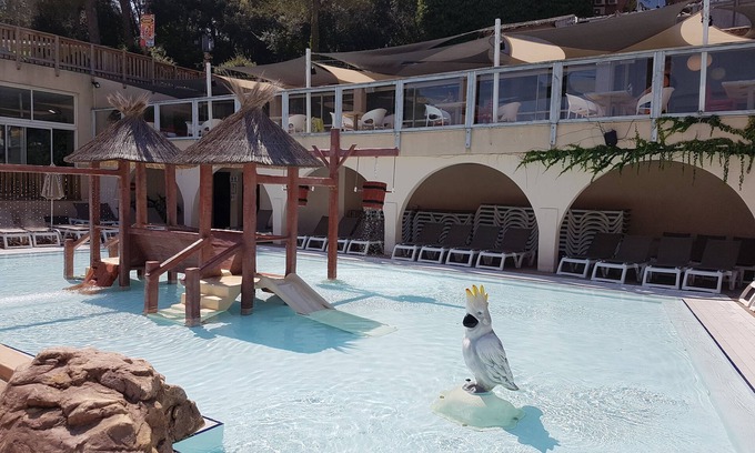 Frejus Port RV Rental | Mobil Home climatisé avec terrasse - Camping de luxe