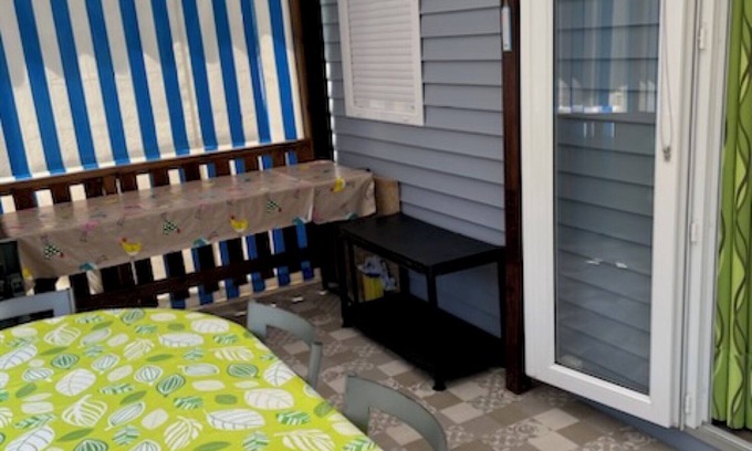 Les Moutiers-en-Retz RV Rental | Mobile Home 'Mobil-home Kapa - Proche Mer' with Shared Pool, Private Terrace and Private Garden