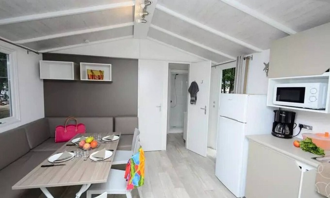Saint-Paul-en-Foret House | Mobile Home Comfort 35m² 3 bedrooms Saturday air-conditioned 6 persons