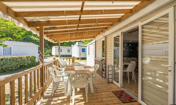 Ronce-les-Bains RV Rental | Mobile Home 'Mh 428 Ronce Les Bains' with Shared Pool, Terrace and Air Conditioning