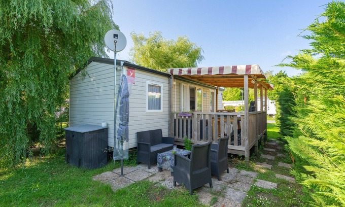 Les Mathes RV Rental | Mobile Home 'Mobil Home La Palmyre 4etoiles' with Private Terrace, Garden and Air Conditioning