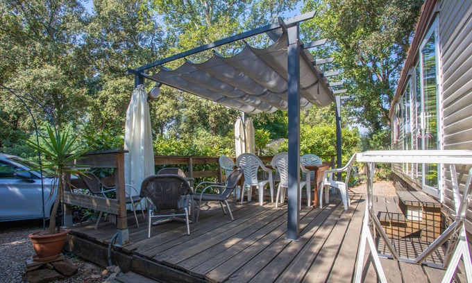 Gassin House | Mobile Home 'Montana Parc' with Shared Pool, Private Terrace and Air Conditioning