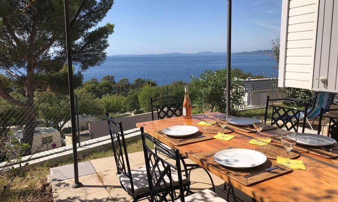 Le Dramont House | Mobile home with sea and Ile d'Or view in St Raphael