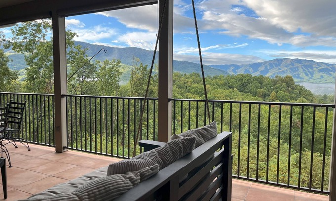 Gatlinburg - Pigeon Forge House | Mobility friendly smoky mountain vacation rental! 180° views, 3 covered porches
