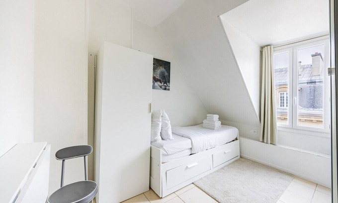 Porte-Saint-Martin Apartment | Mobility lease - République - Studio