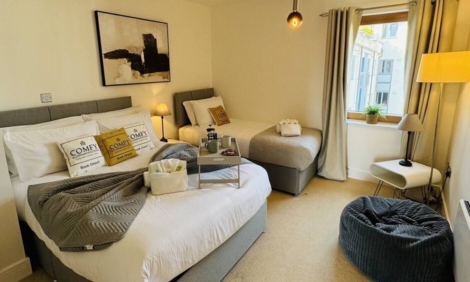 The Westside Apartment | Modern 1-Bed Apartment with City Views – Ideal for Families, Business & Contractors