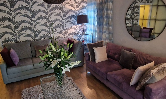 Torquay Apartment | Modern 1 bed apartment minutes walk from the beach