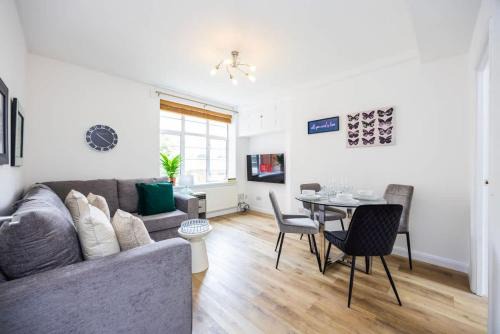 Surrey Docks Apartment | Modern 1 Bed APT , London Zone 2 , Monthly & Weekly Stays Welcome , Near Uber Boat