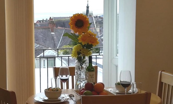 Uplands Apartment | Modern, 1 Bedroom Apartment, Uplands, Swansea